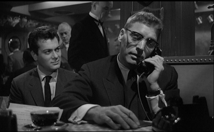 sidney falco looks longingly at jj hunsecker in sweet smell of success